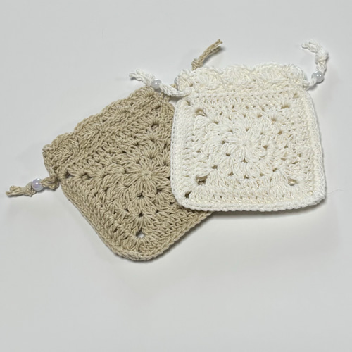 グラニースクエア花モチーフの巾着袋【まりりん♥️ ✿゜❀.(*´▽`*)】 How to crochet】 A flower granny square drawstring pouch