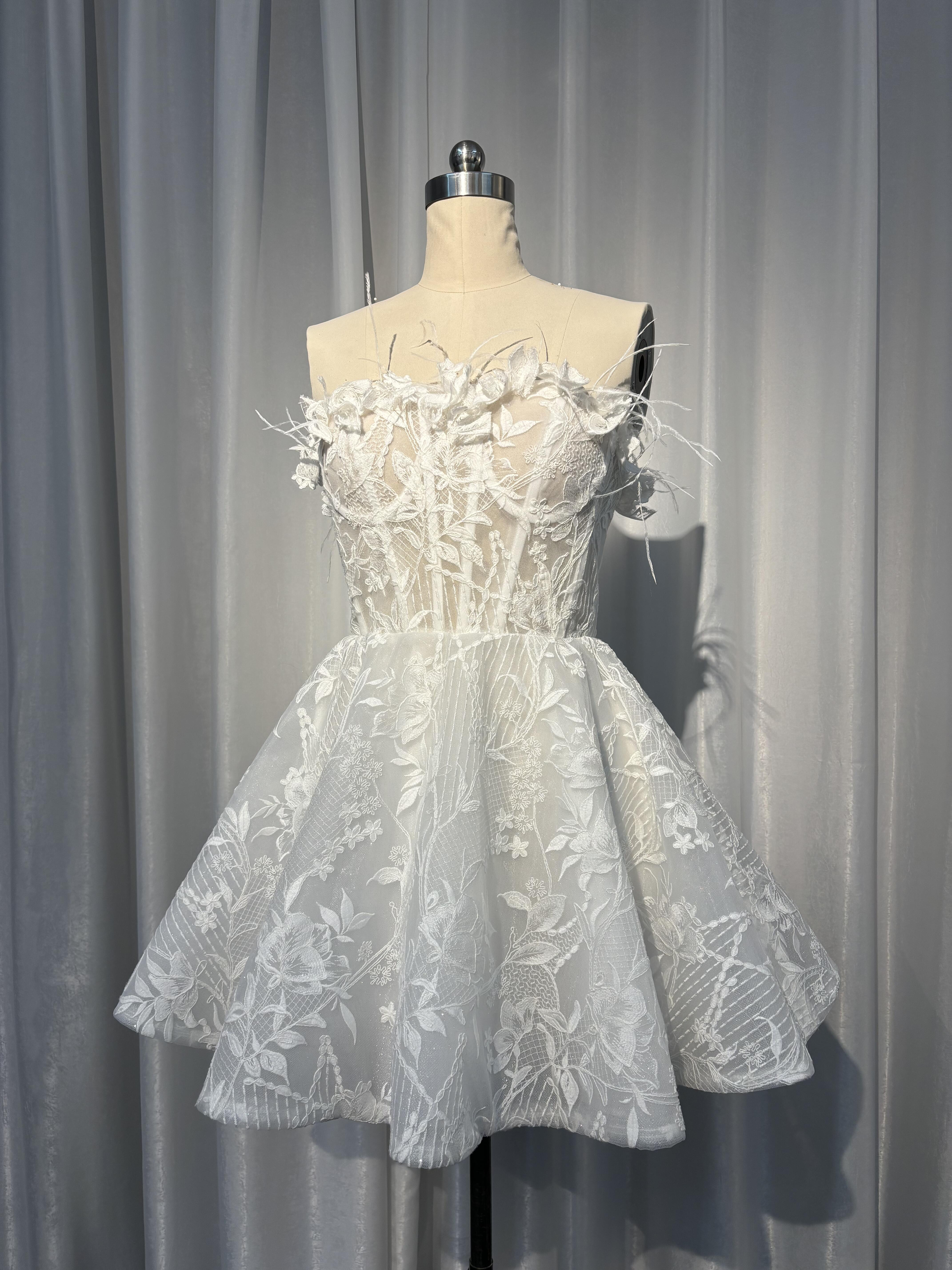 ビスチェライン　ファスナー　サイズオーダーメイド　ミニスカート　ラッフルスカート　ボリューム感　袖無し肩空き　お花飾り