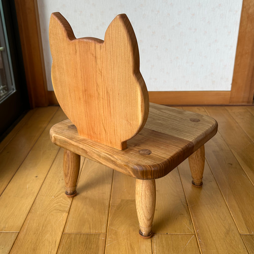 猫のこども椅子C 瞳の色は青のみ 無垢椅子 椅子（チェアー