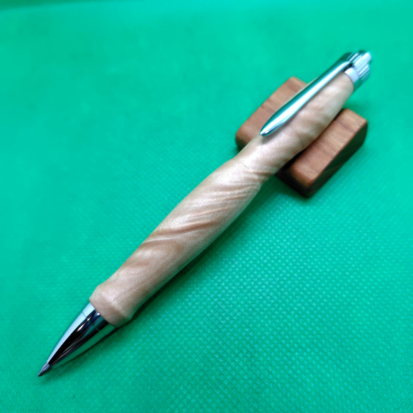 黒柿の木軸ボールペンと栃と欅の変え軸セット 8枚目の画像