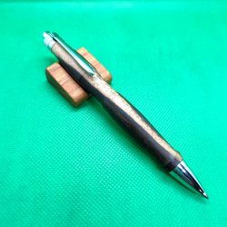 黒柿の木軸ボールペンと栃と欅の変え軸セット 4枚目の画像