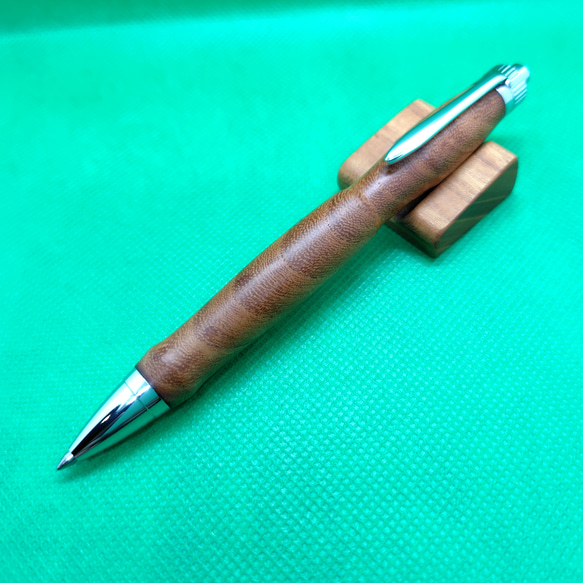 黒柿の木軸ボールペンと栃と欅の変え軸セット 6枚目の画像