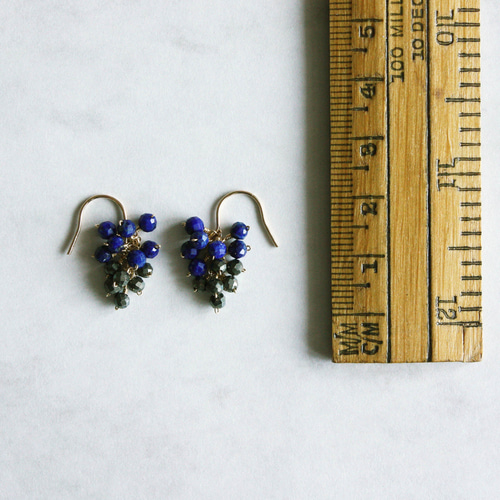 No. 832 ラピスラズリとパイライトのピアス(short) ピアス（フック