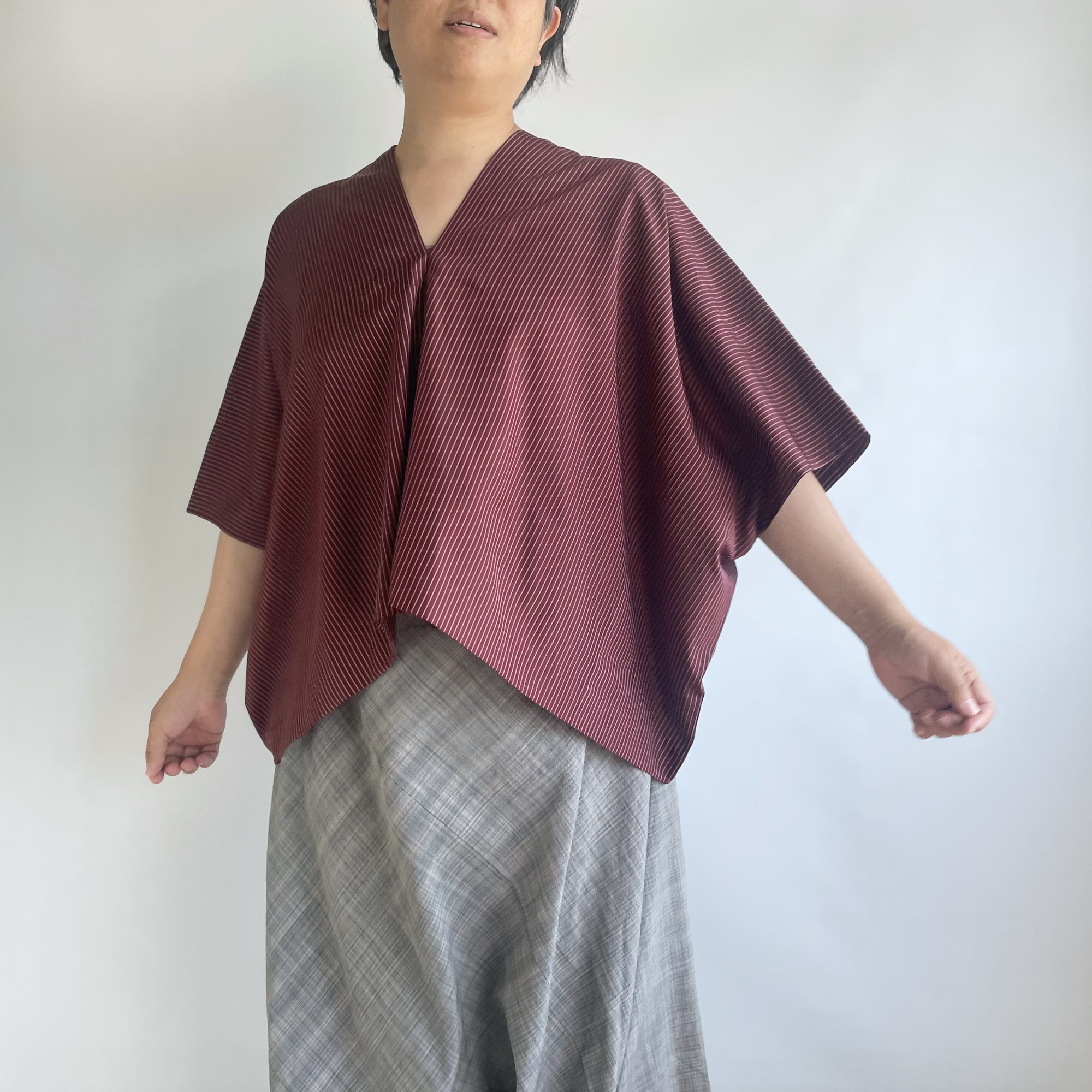【1点もの】縦づかいのワイドプルオーバー -絹着物地 臙脂 縦縞 & 新毛斯 セピアローズ V-WP610