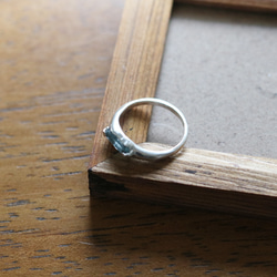 （獨一無二，925銀）鑲嵌原始海藍寶石的銀戒指（9*4毫米，尺寸11） 第6張的照片