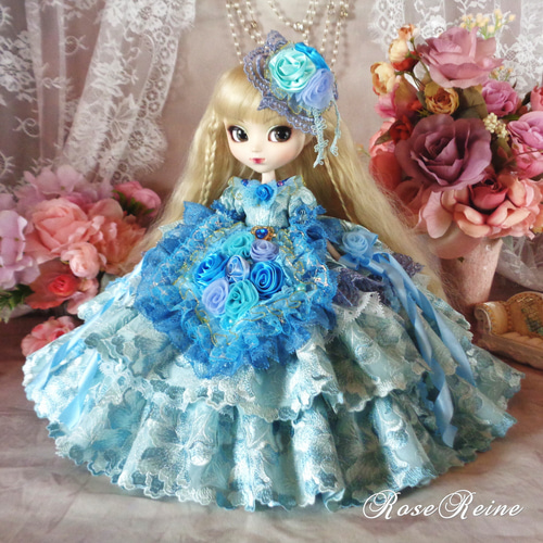 ルノアールの夢 アンティークなアクアブルーが究極の美しさを見せる