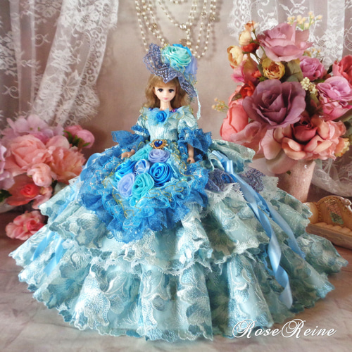 ルノアールの夢 アンティークなアクアブルーが究極の美しさを見せる