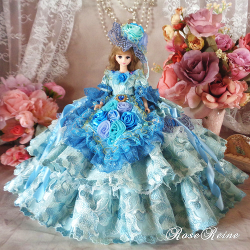 ルノアールの夢 アンティークなアクアブルーが究極の美しさを見せる