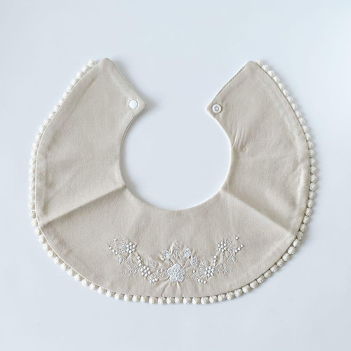 ナチュラル フレンチガーリー お花刺繍 スタイ 全3色 ベージュ