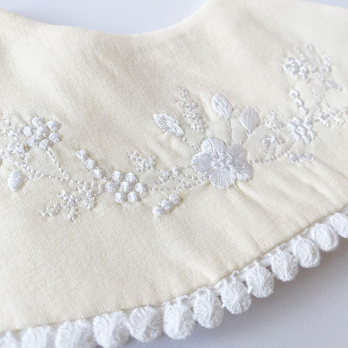 ナチュラル フレンチガーリー お花刺繍 スタイ 全3色 ベージュ
