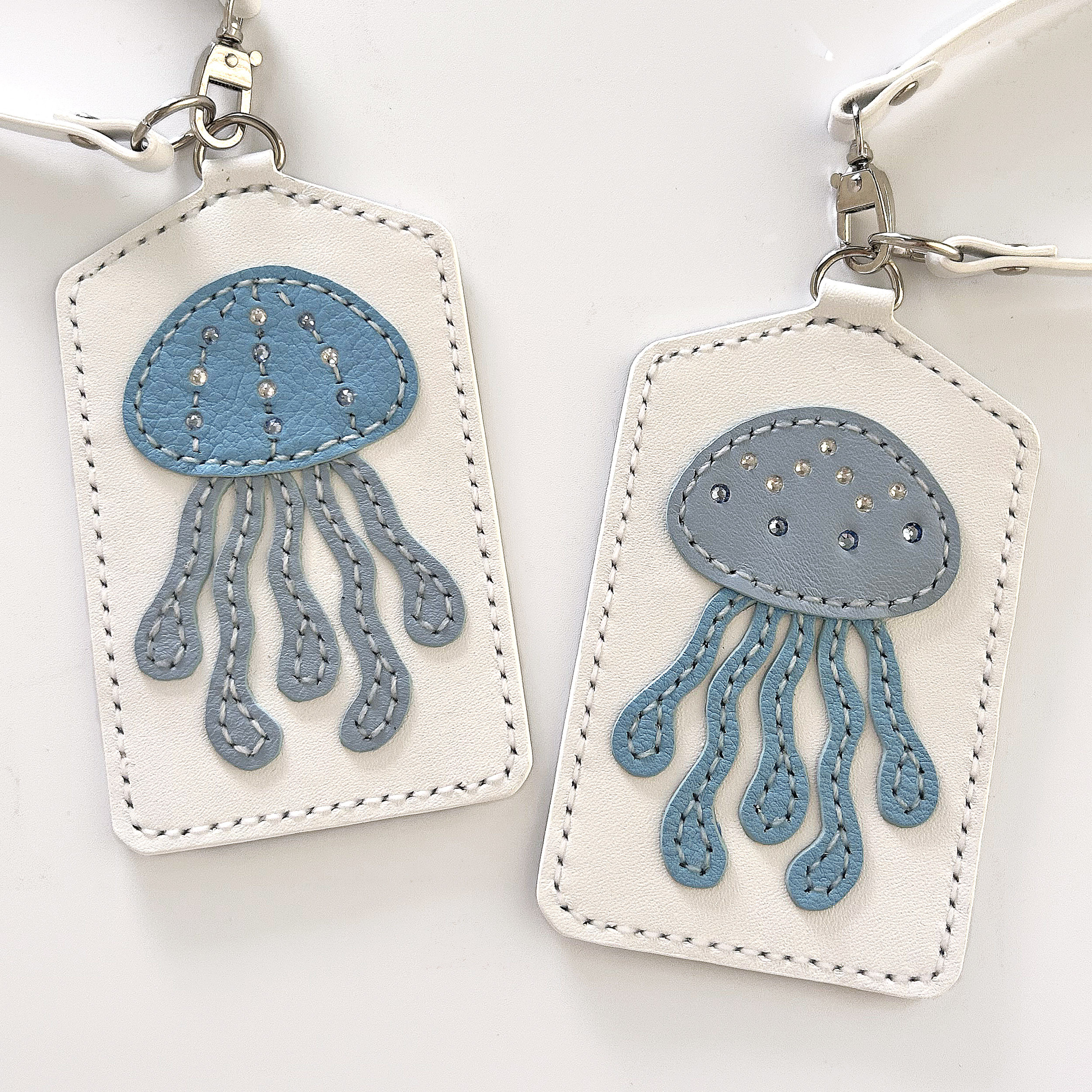 革製　クラゲのパスケース