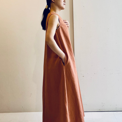 美品■ヨシエイナバ ■リネン・ノースリーブAラインワンピース■テラコッタカラー 美品□ヨシエイナバ □リネン・ノースリーブAラインワンピース