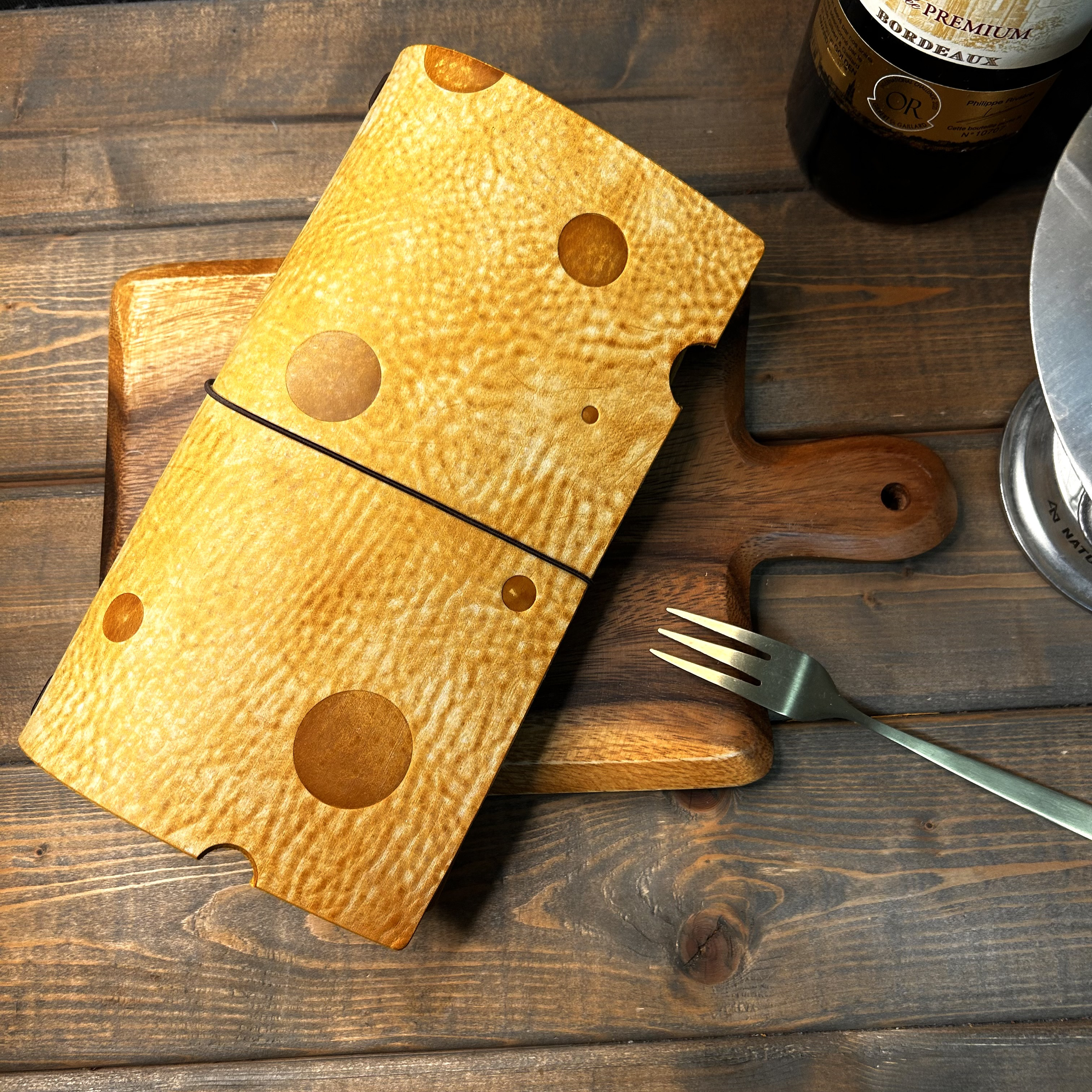 【レギュラーサイズ・刻印タイプ】 トラベラーズノートリフィル対応 ノートカバー ブックカバー 手帳カバー　チーズ柄