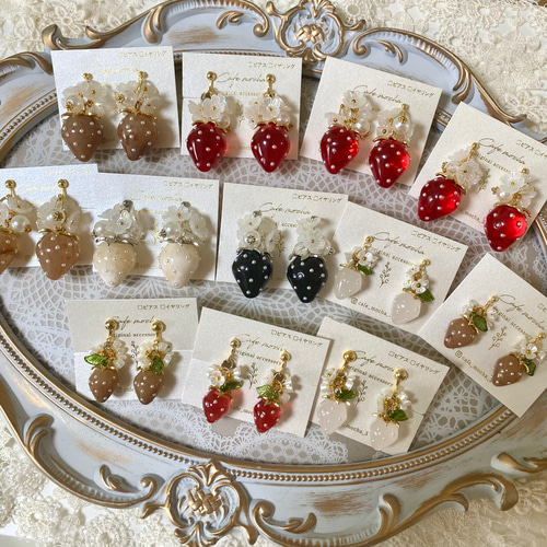小粒いちごの耳飾り/紅苺/ピアス/サージカルステンレス ピアス