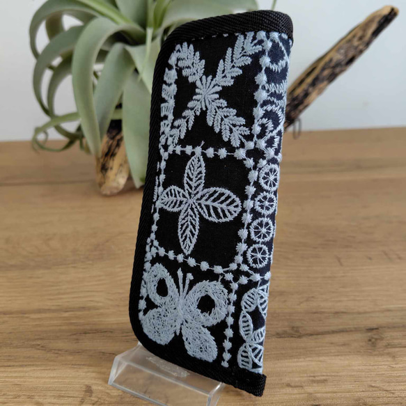 ミナペルホネン/forest tileフォレストタイルネイビー/がま口長財布本革