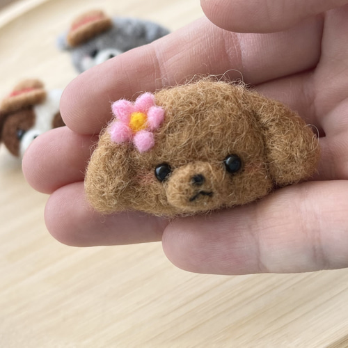 トイプーちゃんブローチ 羊毛フェルト 〜受注制作〜 ブローチ モカ