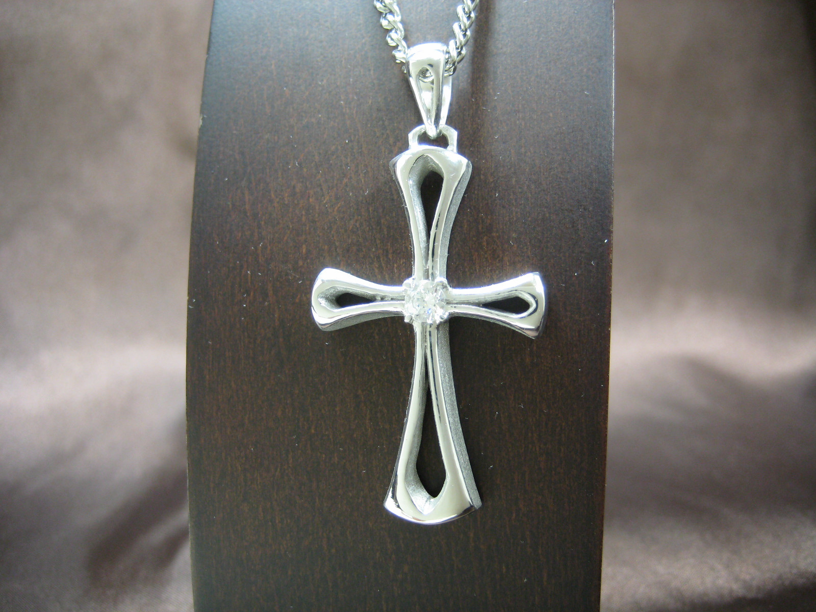 《edge void》クロスペンダント｜silver925・ジルコニア・奥行きフォルム・静かな存在感・ユニセックス・ペア 23,430円