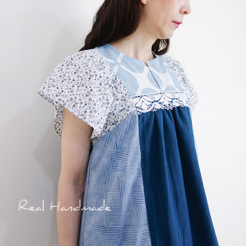 [予約販売] オーシャンブルーに舞う・幾何学模様とレースのコラージュブラウス（ハーフリネン×コットン）
