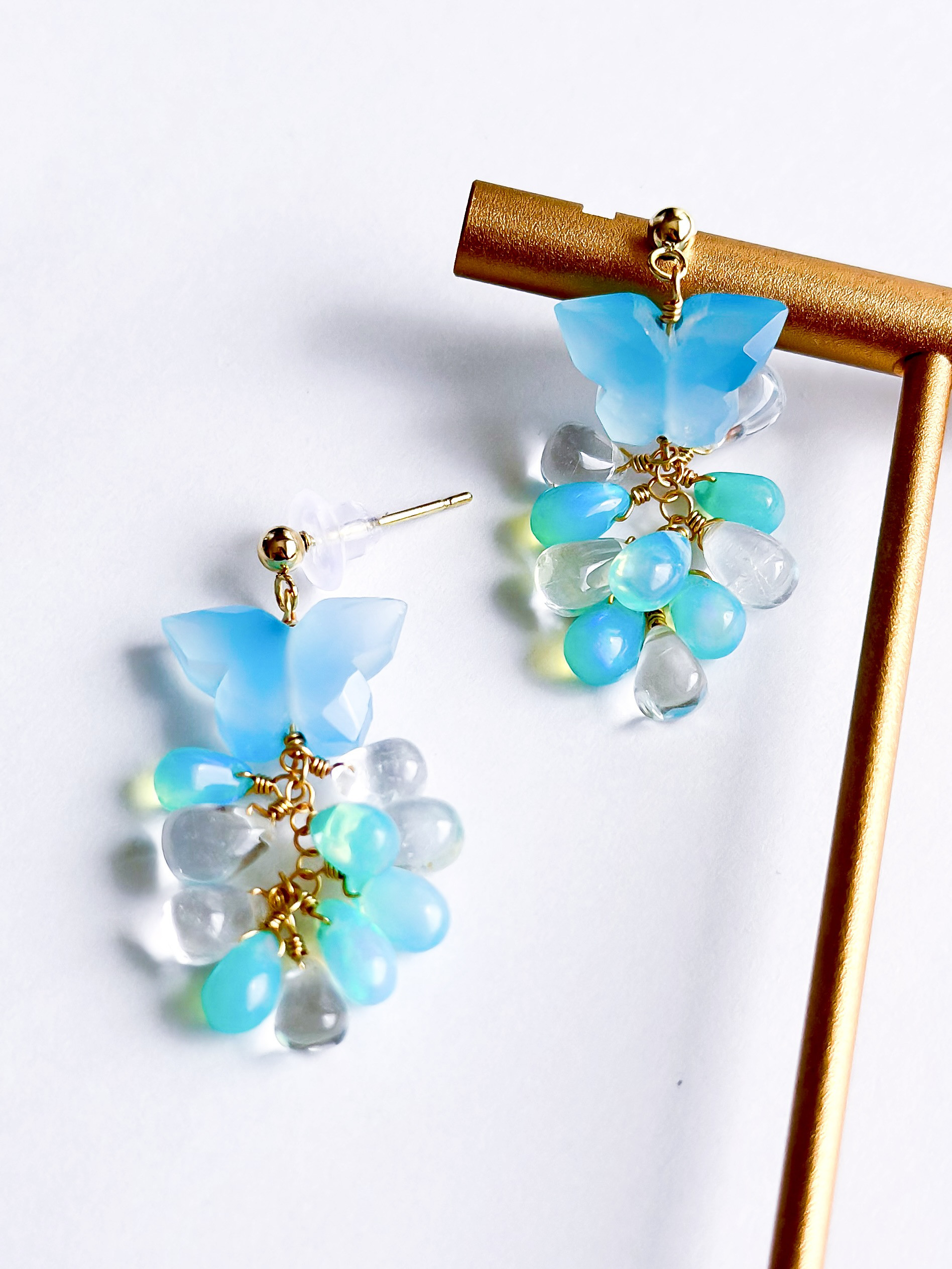 マリンブルー┊蝶々 天然石ピアス シーブルーカルセドニー カラーオパール トパーズ 14kgf サージカルステンレス