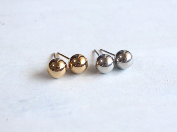 ☆新作☆美しく魅せる「黄金サイズ」8mm つけっぱなしOK 錆びないステンレス【gold & silver】ピアス 6枚目の画像