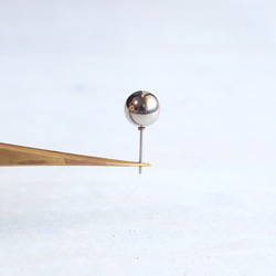 ☆新作☆美しく魅せる「黄金サイズ」8mm つけっぱなしOK 錆びないステンレス【gold & silver】ピアス 11枚目の画像