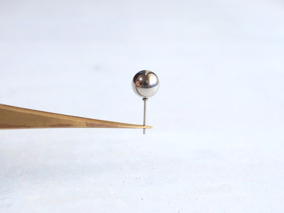 ☆新作☆美しく魅せる「黄金サイズ」8mm つけっぱなしOK 錆びないステンレス【gold & silver】ピアス 11枚目の画像