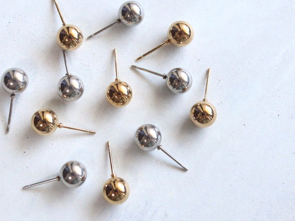 ☆新作☆美しく魅せる「黄金サイズ」8mm つけっぱなしOK 錆びないステンレス【gold & silver】ピアス 12枚目の画像