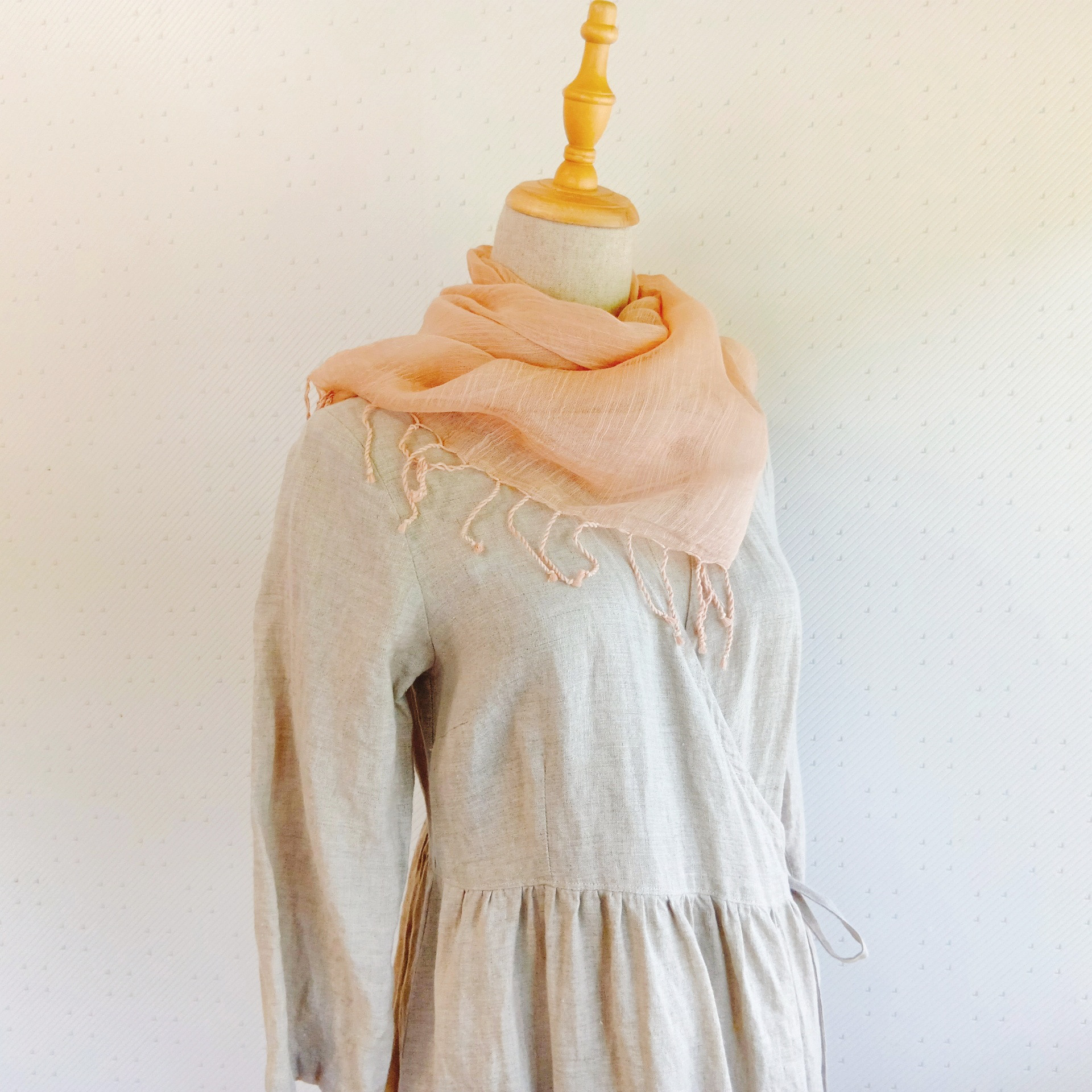 草木染め　初夏に映える♪ペールオレンジ　コットンシルクストール