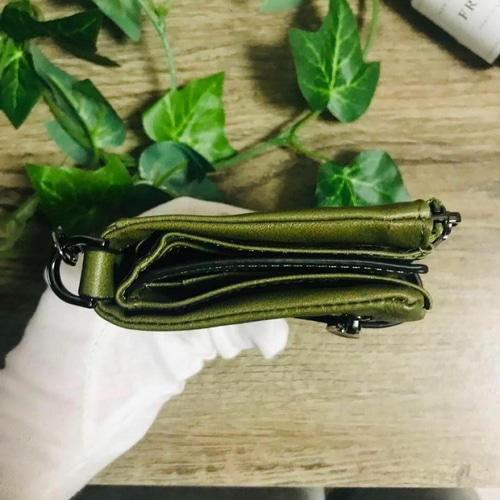 人気ノベルティのチェーンカードケースウォレット2つ折り財布 チェーン付き二つ折り財布✨本革 メンズ レザー コンパクト カード