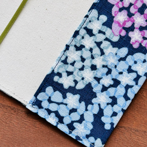 新書】三色の紫陽花ブックカバー 布 ネイビー 紺 アジサイ 花柄 はな
