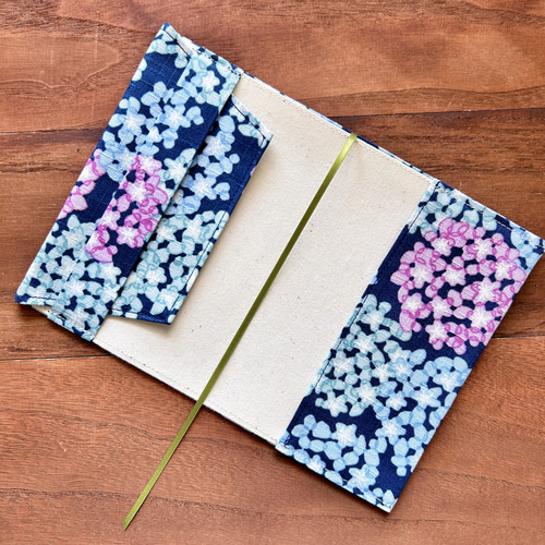 新書】三色の紫陽花ブックカバー 布 ネイビー 紺 アジサイ 花柄 はな