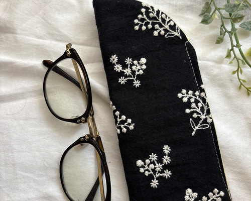 ハンドメイド♡メガネケース♡綿麻黒リーフ刺繍生地♡普通タイプ