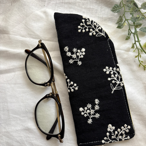ハンドメイド♡メガネケース♡綿麻黒リーフ刺繍生地♡普通タイプ