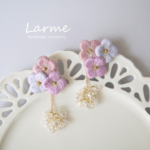 emi takazawa　刺繍　花　ピアス emi takazawa 横振り刺繍 花 ピアス emi takazawa 墨花枯花 TARA emi