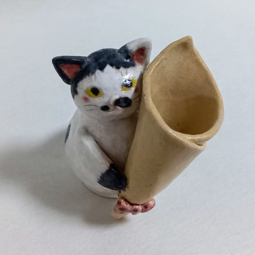 白黒 ぶち猫の一輪挿し 陶器 花器 揚枝入れ 花瓶 一輪挿し・花瓶・花器