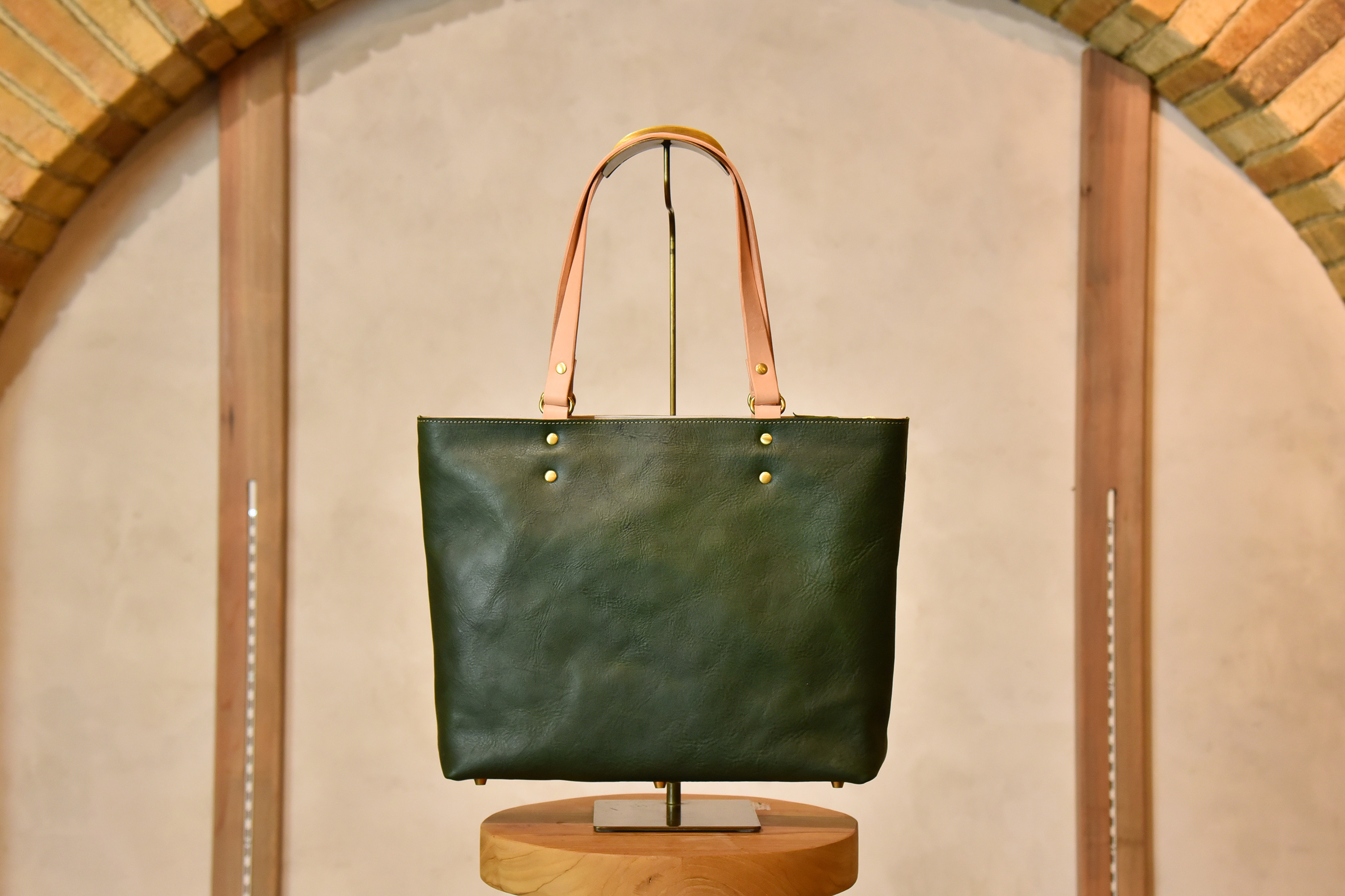 MUDITA HILL｜岡喜近江牛で作ったレザートート　フォレストグリーン