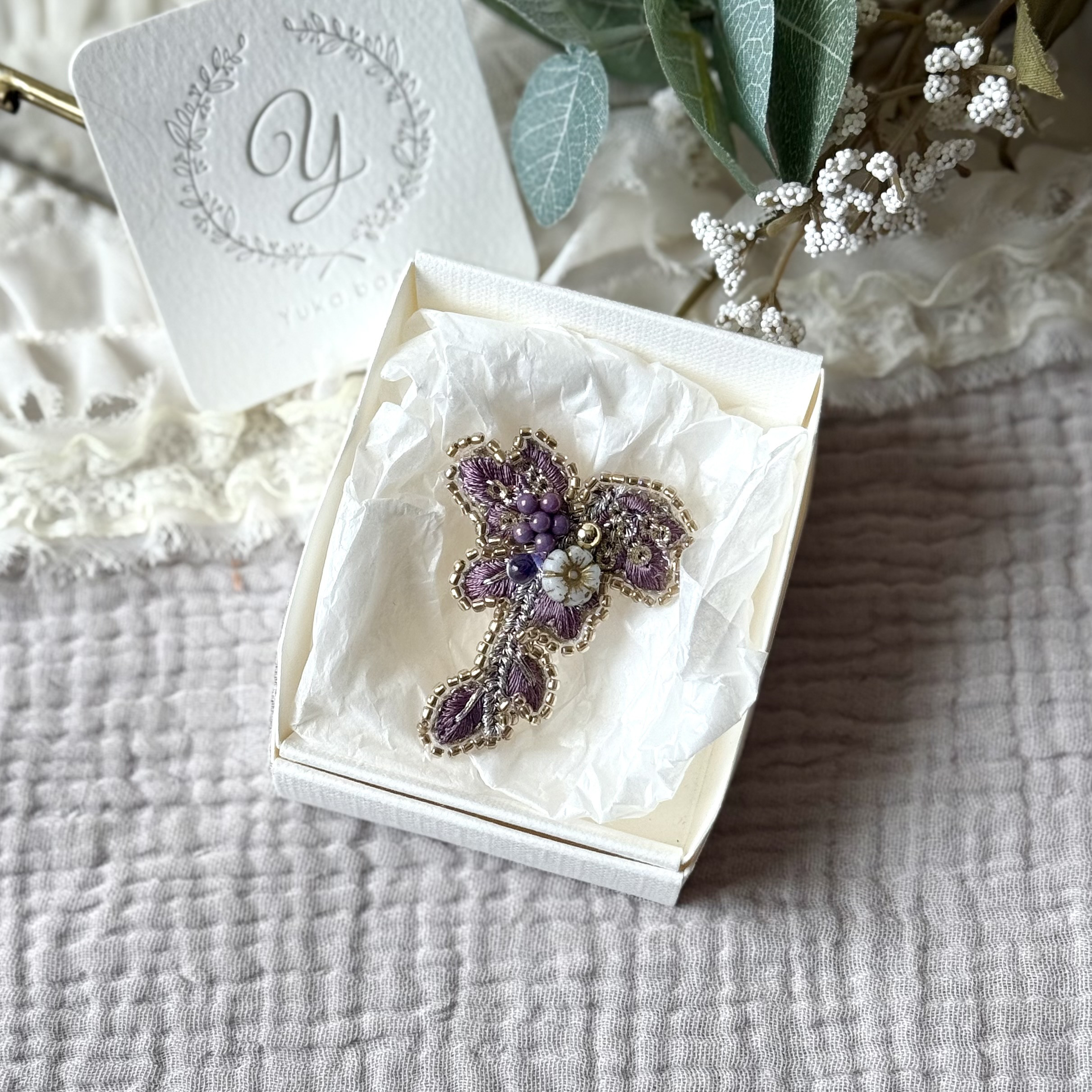 ブローチ ビーズ 紫陽花 こり 刺繍 ハリネズミ ハンドメイド