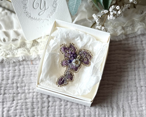 風にほどける藤の花のビーズ刺繍ブローチ ブローチ Yuka.baco 通販