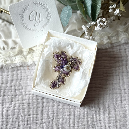 風にほどける藤の花のビーズ刺繍ブローチ ブローチ Yuka.baco 通販