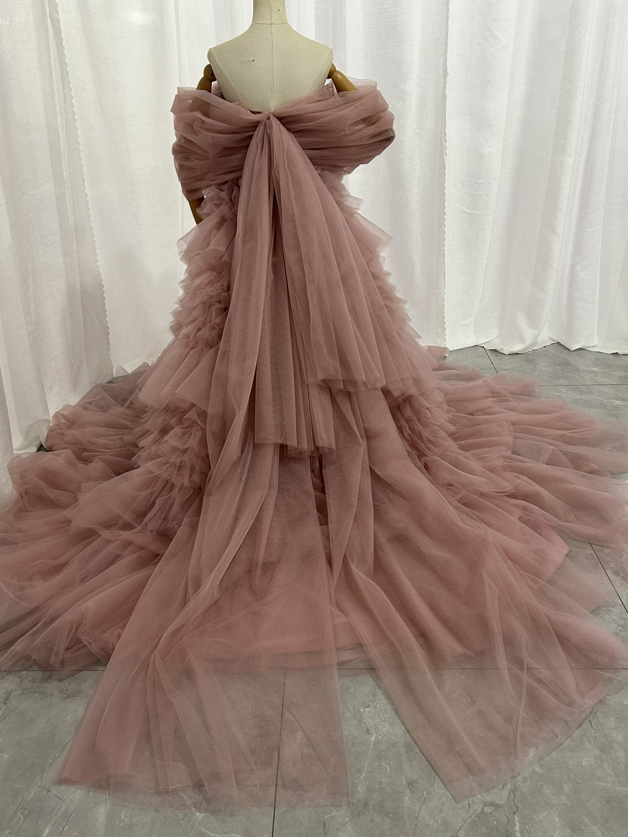 韓国風もこもこチュールドレス くすみピンクカラードレス お