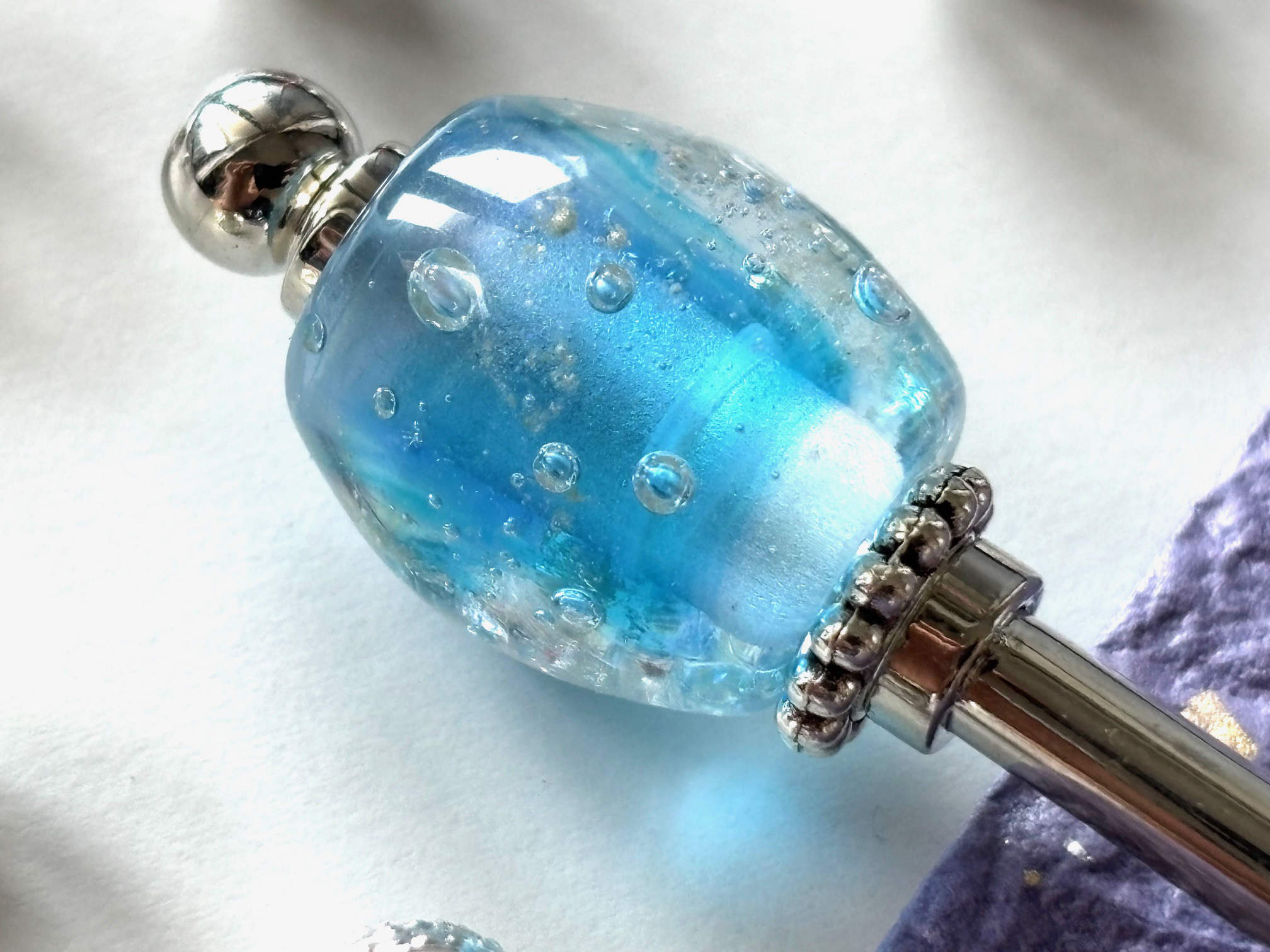 かんざし　ラムネソーダの様な水色の泡玉とんぼ玉　一本挿し　一本簪　涼しげ　夏　トンボ玉　蜻蛉玉　水色　ブルー