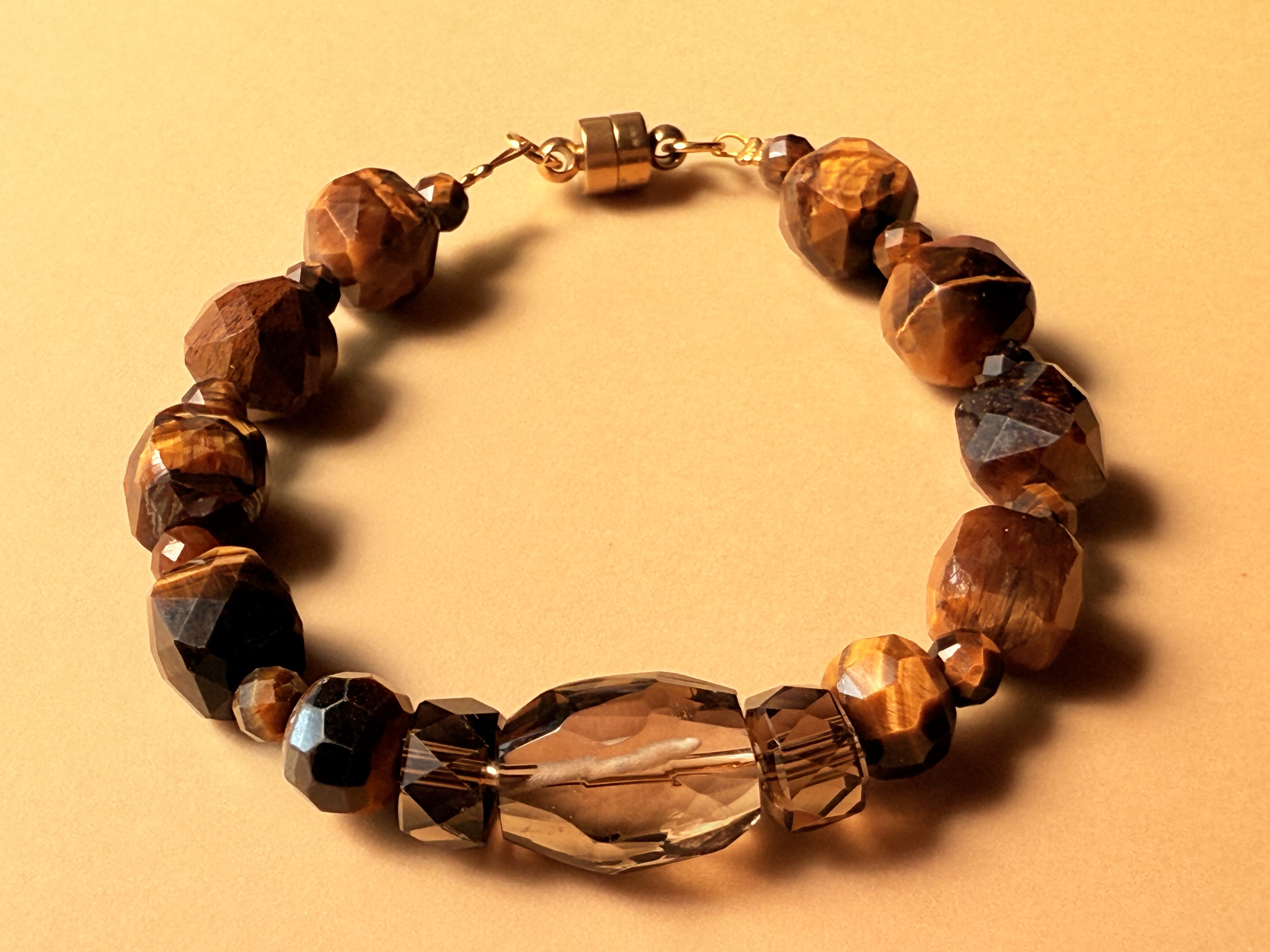 キャラメルみたいなタイガーアイとスモーキークォーツ天然石ブレスレット