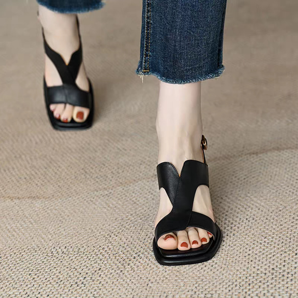 美脚効果抜群！チャンキーヒール厚底サンダル クロスストラップチャンキーヒール厚底サンダル サンダル ヒール 7.5cm 1枚目の画像