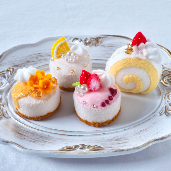 いちごのレアチーズケーキ レモン はちみつ バニラのロールケーキ