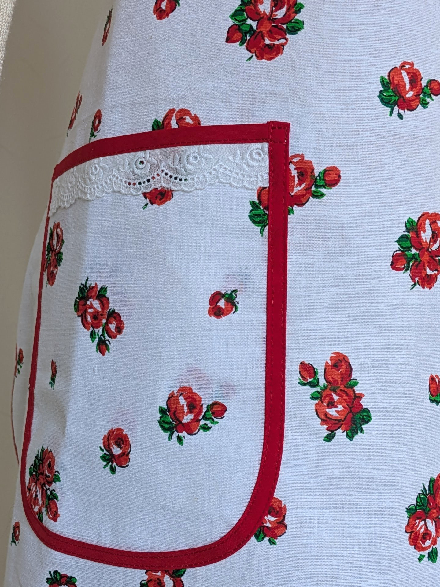 【新作!送料込み】親子リンクコーデ♡ホワイト×ローズ柄のシンプルエプロン☆彡大人用・子供用エプロンセット!!