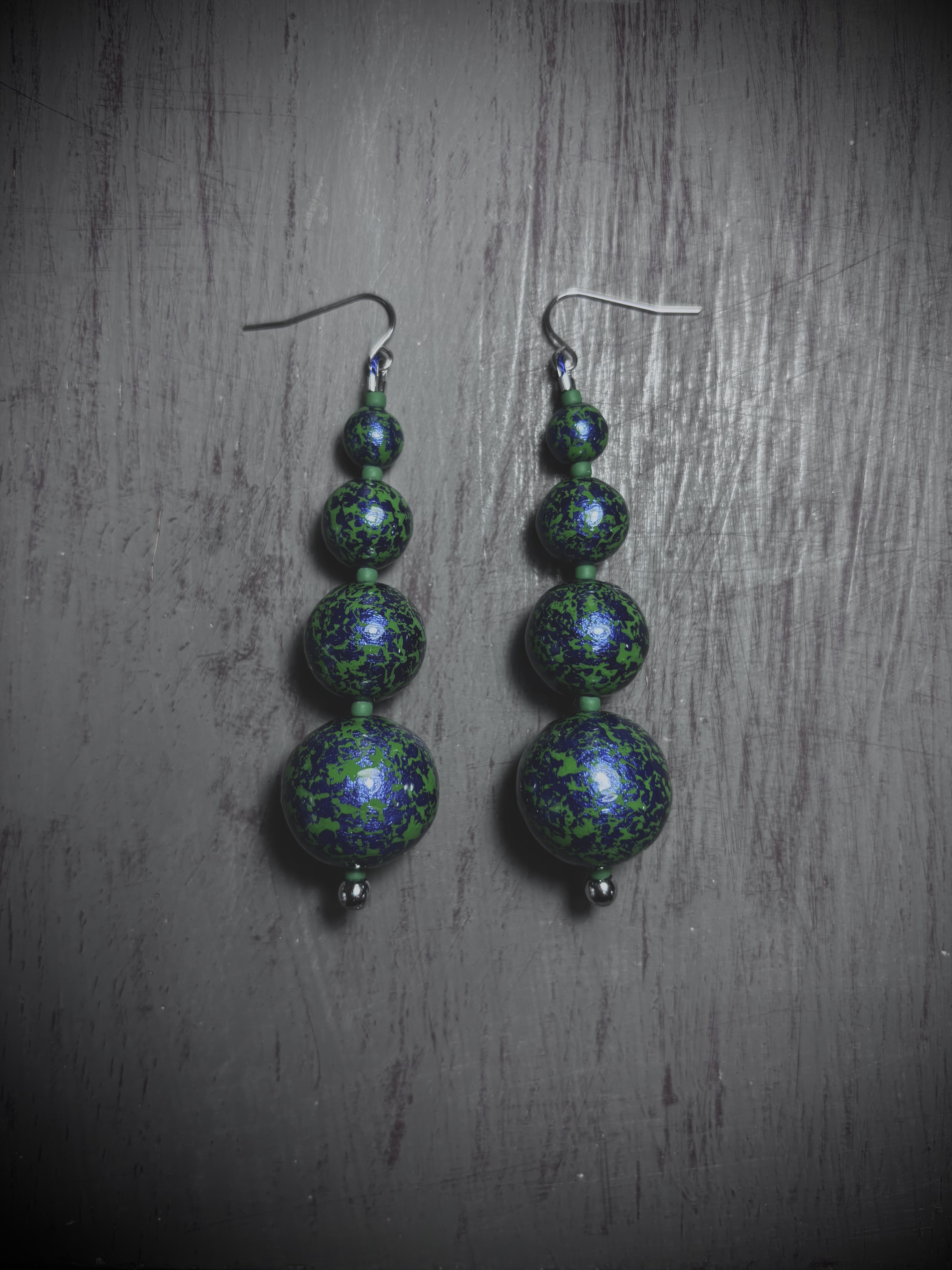 連なるコットンパールピアス 《MADARA》（ダークブルー✖️グリーン）