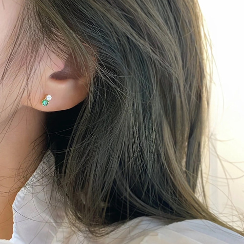 天然ダイヤモンド付きツボライトピアスk18 4102 ピアス（スタッド・一  