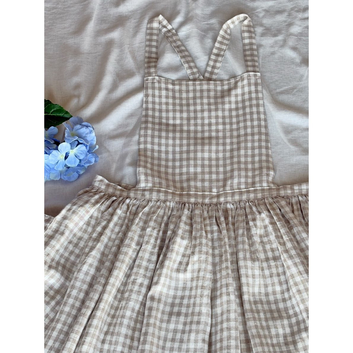 リネン100％のエプロンワンピース やさしいチェックと心地よさを