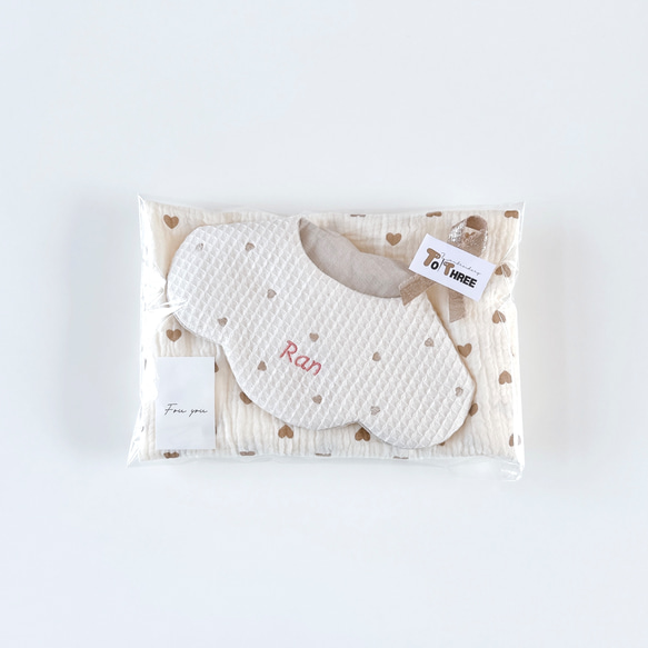 THREE 〈ハンドメイド〉 2set ♡名入れスタイ＆♡ガーゼケット スタイ・よだれかけ TOI THREE