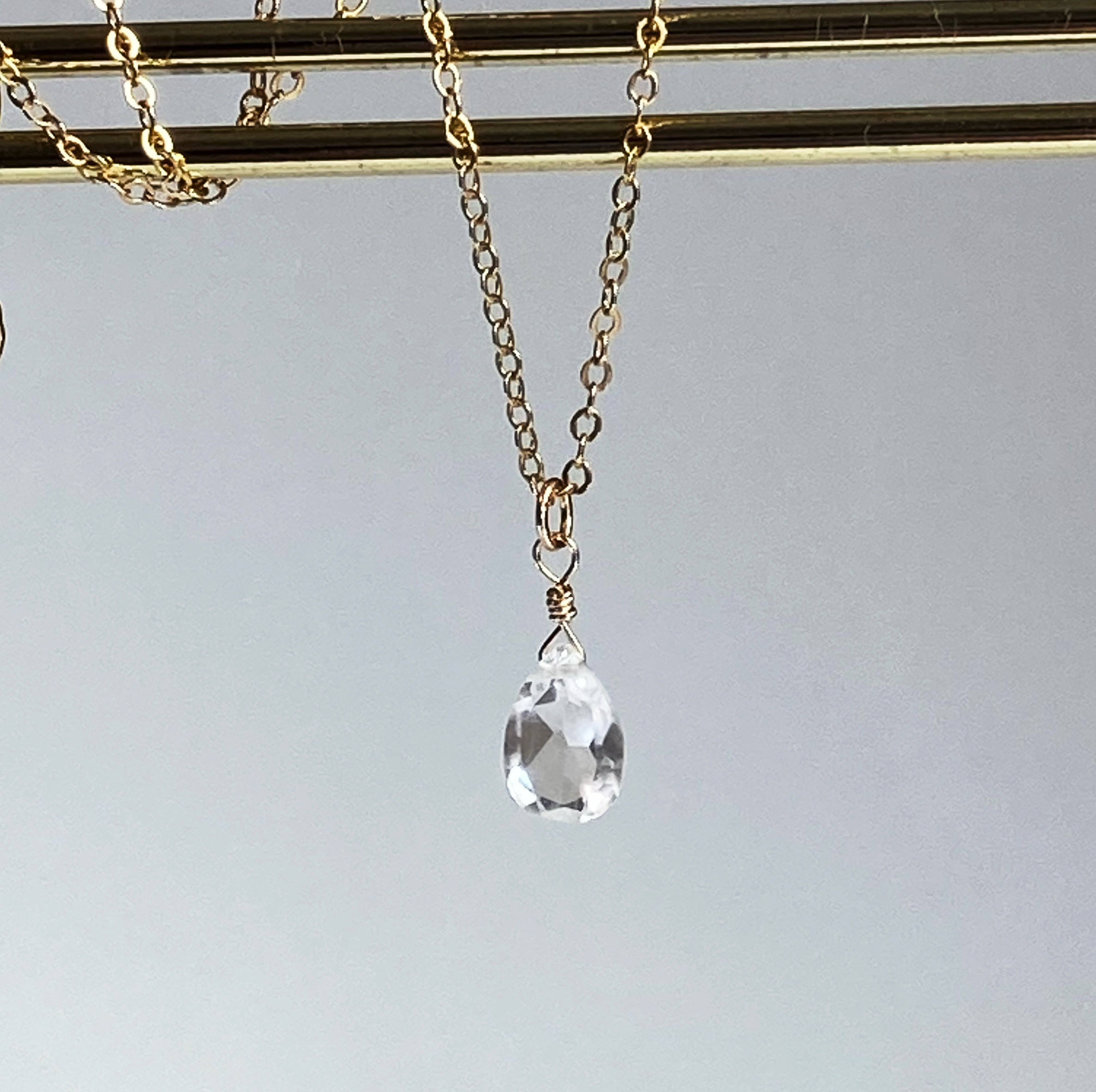 純白の光を束ねた、14kgfクリスタルのジュエリーネックレス ひんやり2025/クリア2025/シンプル/雫/水晶